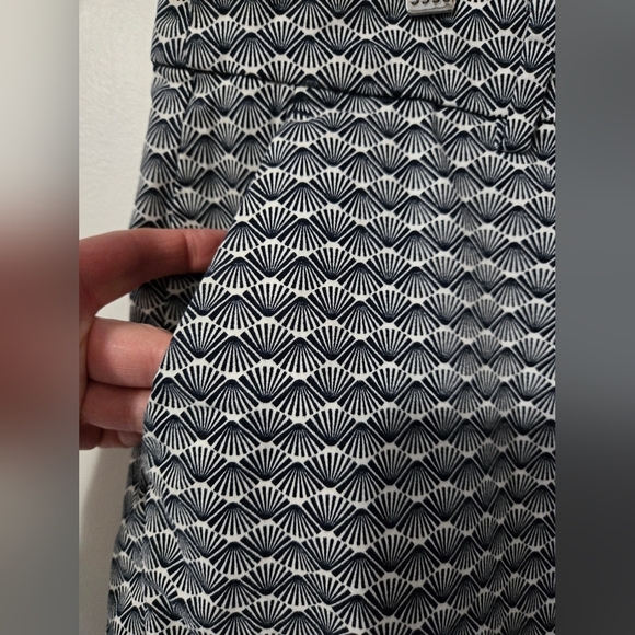 NAUTICA Navy And White Fan Patterned Cotton Shorts. Size 12 - Picture 4 of 13